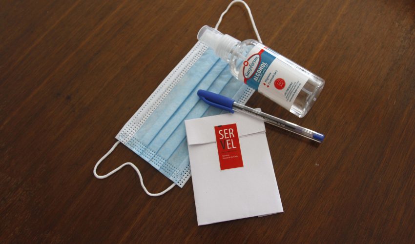 kit de seguridad para votación. mascarilla, lápiz y alcohol gel